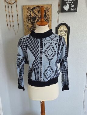 Womens Geometric Pattern Black & Light Blue Sweater Small